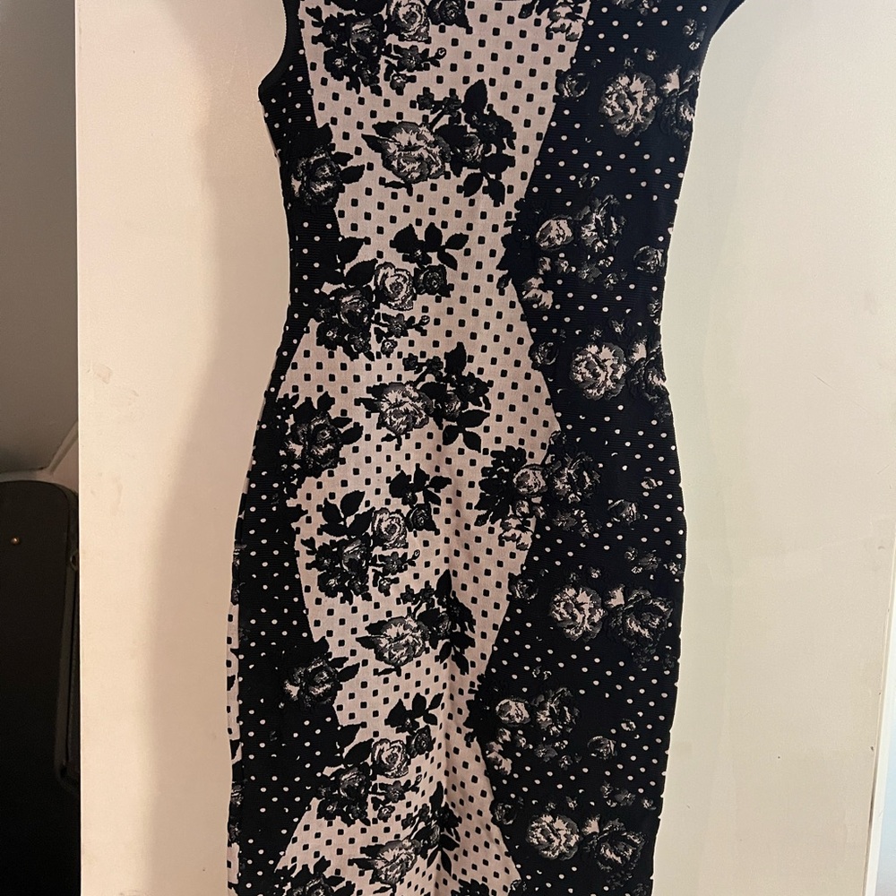 Nadya Toto Black Floral Print Bodycon Dress